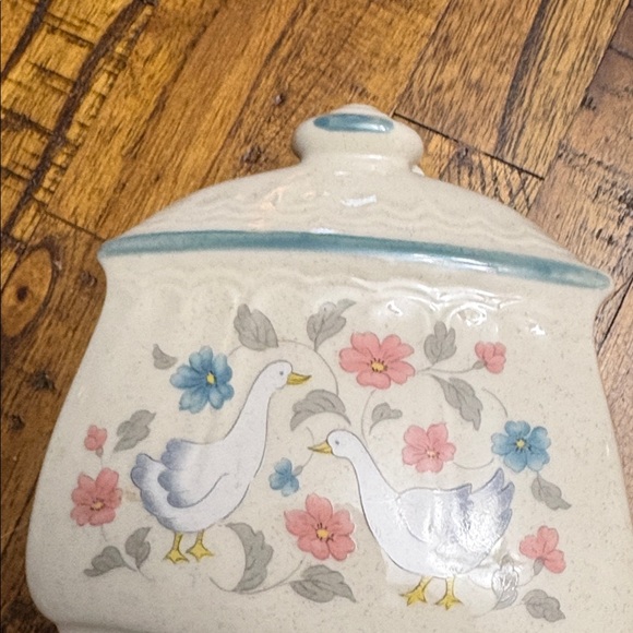 Floral Duck Ceramic napkin holder - Picture 2 of 6